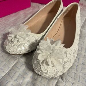 Kelly & Katie White Lace Floral Flats